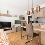 Cosy Apartment Near Vic