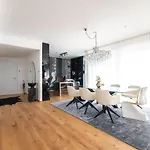 Exclusive 2Br Skyline Penthouse By Hm