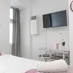 Cozy Room @ Hauptbahnhof - Well Situated & Central