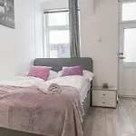 Cozy Room @ Hauptbahnhof - Well Situated & Central