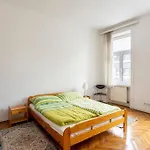 Vintage Living In The Heart Of Vienna.