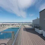 Hoch Hinaus, Neu Und Stilvoll Mit Pool Am Dach