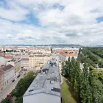Hoch Hinaus, Neu Und Stilvoll Mit Pool Am Dach