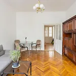 Vintage Living In The Heart Of Vienna.