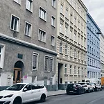 Space One Vienna - Simple Living In The Center