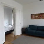 Casa Nostra - Moderne Lichtdurchflutete Wohnung Am Augarten