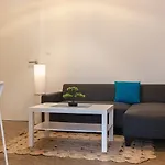 Vibrant 3Br Near Akh Hospital - Perfect For Groups