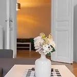 Vibrant 3Br Near Akh Hospital - Perfect For Groups