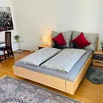 Room In City-Center Near U6, And Thaliastrasse
