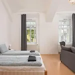 Spacious Apt In Perfect Location For Family