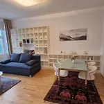 Sunny Apartment Next To Metro 1Br