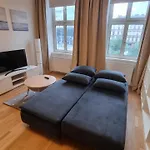 Sunny Apartment Next To Metro 1Br