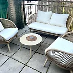 Dachgeschosswohnung Mit Kostenlosem Parkplatz Und Internet!