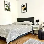Lfg Stylish Studio Near Center