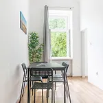 Stunning 2Br Apt Comfortable Design/Great Location