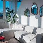Stylish Apartment With Breathtaking Rooftop Views