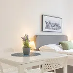 Attractive 2 Bedroom Apt. Near Vienna Akh Ideal For All