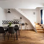 Cozy 1Br Duplex Near Center By Hm