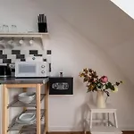 Cozy 1Br Duplex Near Center By Hm