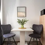 Chic Studio By City Center By Hm