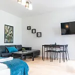 Comfortable City Living: 1Br W/ Private Garden