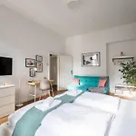 Cool 1Br Near Metro & Center By Hm