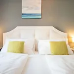 Beautiful New Apartment Near City Center