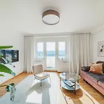 Central 60M2 Suite 10 Min Walk From Main Station