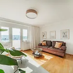 Central 60M2 Suite 10 Min Walk From Main Station