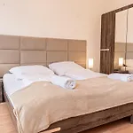 Spacious 2Br Apt Great Location - Near Schoenbrunn