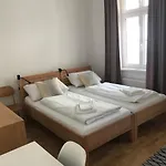 Grosse 4 Zimmer Wohnung. Schoenbrunn-Naehe!