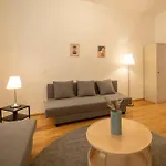 Spacious Apartment Mitten In Wien