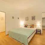 Spacious Apartment Mitten In Wien