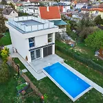 Villa Jaeger Mit Pool In Wien
