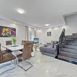 Luxurious Villa In A Quiet Area In Vienna