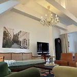Grosszuegiges Apartment In Historischem Gebaeude