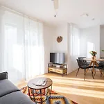 Hm • Modern 1Br Apt With Balcony