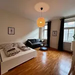 Stylish Apartment - Free Parking & Netflix