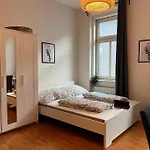 Stylish Apartment - Free Parking & Netflix
