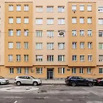 10 Minutes To City Centre And Next To Wien Hbf And Easy From Airport