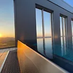 High-End Apartment Close To Metro And Uno-City With E-Parking