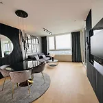 High-End Apartment Close To Metro And Uno-City With E-Parking