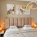 High-End Apartment Close To Metro And Uno-City With E-Parking