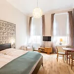 Designappartement Vienna Paintings