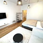 Traumhafte Wohnung Fuer 2, Walk In Dusche, Extra Kueche, Nespresso, Zentral