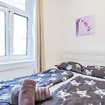Apartment In Josefstaedter Strasse Area