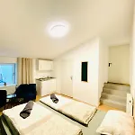 8 Fully Equipped Studio Apt W Terrace Margareten