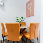 Cost Effective City Life 1Br In Classic Building
