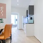 Cost Effective City Life 1Br In Classic Building