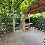Villa With Pool - Big Garden - Barbecue - Free Parking